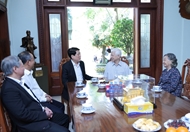 State President visits former leaders, commemorates late Party chiefs on Tet occasion